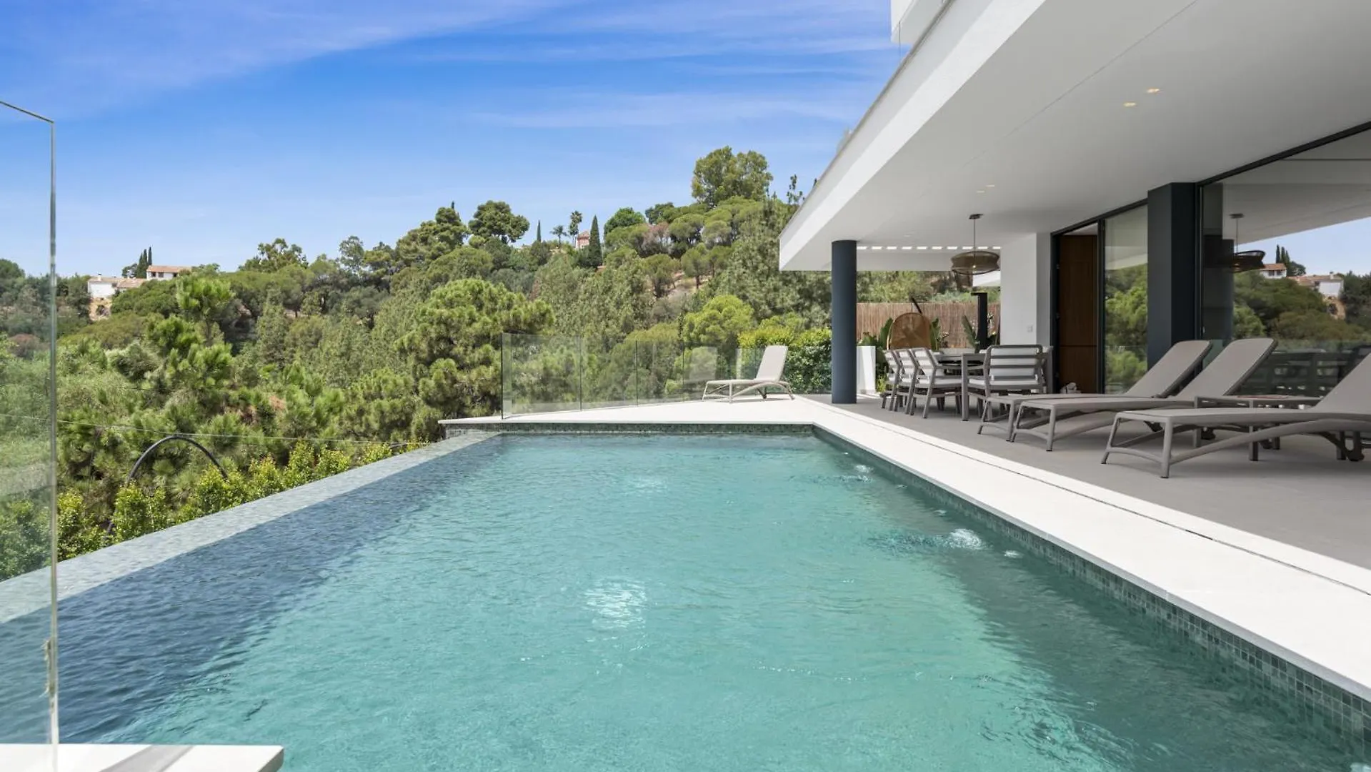 Villa Banus Heights Benahavis